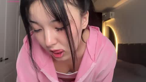 Snapshot of minnie_joy_ chatting on 06-07-26, 12:20 Joy online show from 06-07-26, 12:20