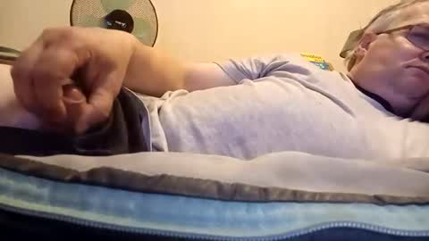 Snapshot of minos60200 chatting on 10-28-25, 08:00 Stephano online show from 10-28-25, 08:00