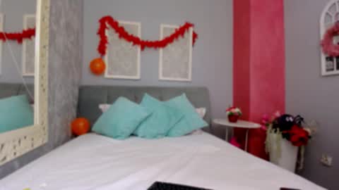 Snapshot of mira_glow chatting on 11-19-25, 05:51 Mira online show from 11-19-25, 05:51