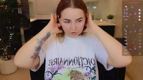 Snapshot of mira_mermayd chatting on 02-08-26, 01:42 Mira online show from 02-08-26, 01:42