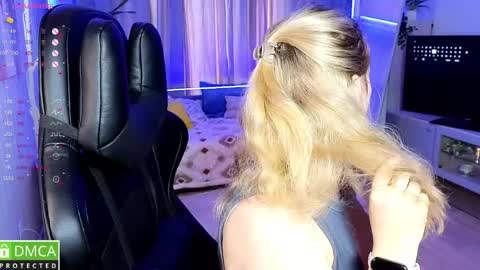 Snapshot of mira_mermayd chatting on 06-06-26, 01:11 Mira online show from 06-06-26, 01:11