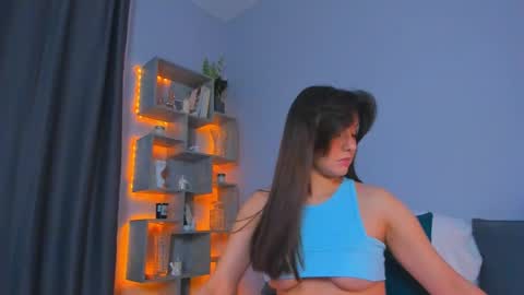 Snapshot of mirabrunette chatting on 05-30-26, 03:03 Mira follow my fansly online show from 05-30-26, 03:03