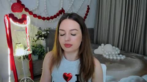 Snapshot of miraclecurly chatting on 05-05-26, 07:44 Emma online show from 05-05-26, 07:44