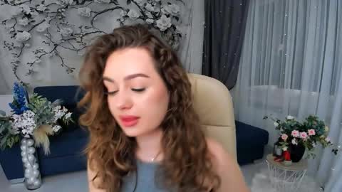 Snapshot of miraclecurly chatting on 05-23-26, 01:11 Emma online show from 05-23-26, 01:11