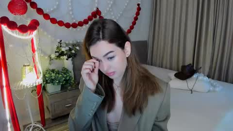 Snapshot of miraclecurly chatting on 05-31-26, 04:09 Emma online show from 05-31-26, 04:09
