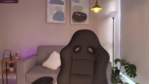 Snapshot of mirandashaw chatting on 02-10-25, 08:21 Miranda Shaw online show from 02-10-25, 08:21