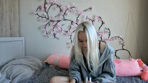 Snapshot of misamew chatting on 05-17-26, 08:23 MisaMew online show from 05-17-26, 08:23
