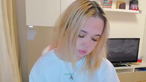 miss__selena online show from 02-15-25, 06:01