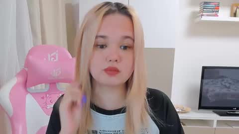 miss__selena online show from 02-18-25, 05:21