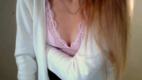 Angelina online show from 10-22-25, 05:52