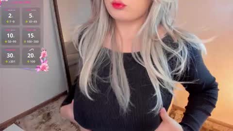 Snapshot of miss_anna__ chatting on 10-27-25, 10:41 Anna online show from 10-27-25, 10:41