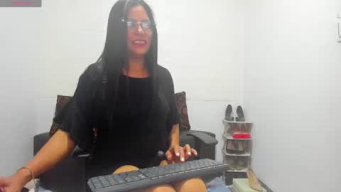 Snapshot of miss_clarepocahose chatting on 06-12-26, 03:27 Clare PocaHose online show from 06-12-26, 03:27
