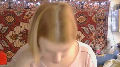 Snapshot of miss_elistia_ chatting on 03-02-26, 12:23 Elis online show from 03-02-26, 12:23