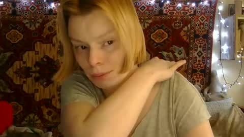 Snapshot of miss_elistia_ chatting on 06-03-26, 02:33 Elis online show from 06-03-26, 02:33