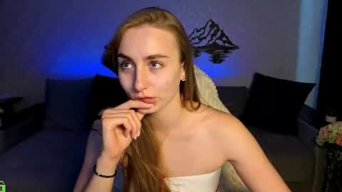 Snapshot of miss_emily19 chatting on 06-20-26, 08:39 Emily online show from 06-20-26, 08:39