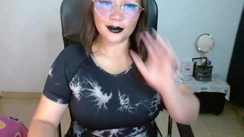 Snapshot of miss_evoleth2 chatting on 06-07-26, 05:00 Miss Evoleth online show from 06-07-26, 05:00