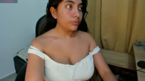 Snapshot of miss_eylens chatting on 02-01-25, 02:58 miss_eylens online show from 02-01-25, 02:58