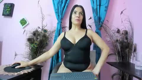 Monica Patricia online show from 10-19-25, 10:16