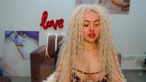 Snapshot of miss_kiten chatting on 02-09-25, 02:38 miss_kiten online show from 02-09-25, 02:38