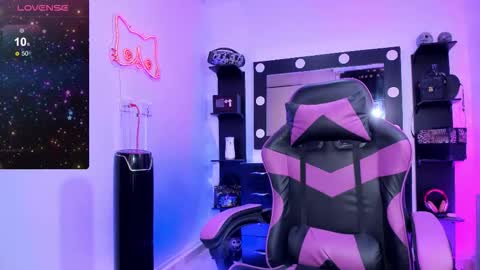 Miss Kittyn online show from 11-12-25, 01:06