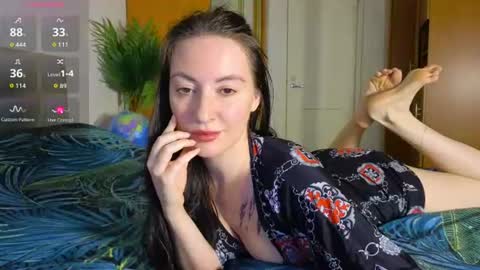 Snapshot of miss_leee chatting on 07-18-26, 09:46 Laura online show from 07-18-26, 09:46