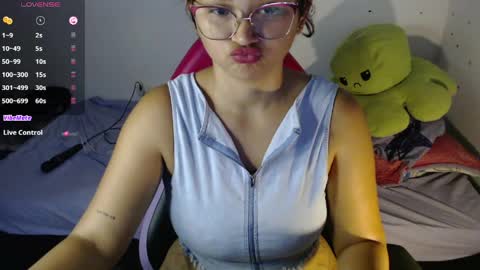 Snapshot of miss_ly_ chatting on 05-17-26, 09:33 ly independent model online show from 05-17-26, 09:33
