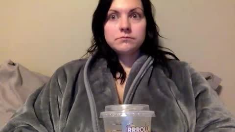 Snapshot of miss_maci_xo chatting on 03-11-26, 11:27 Maci online show from 03-11-26, 11:27