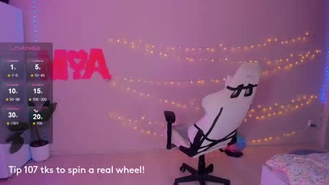 Snapshot of miss_mia_meow chatting on 02-11-25, 09:03 Mamma Mia online show from 02-11-25, 09:03