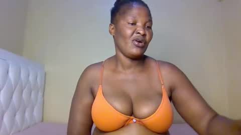 Snapshot of miss_milly1 chatting on 02-17-26, 12:12 MILLY online show from 02-17-26, 12:12