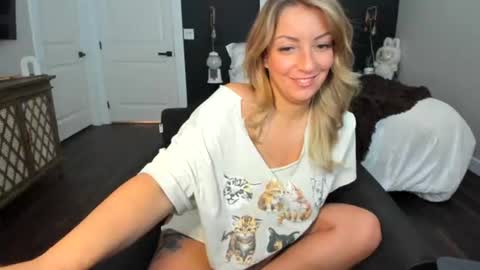 Snapshot of miss_nina_og chatting on 07-30-26, 07:57 Miss nina online show from 07-30-26, 07:57