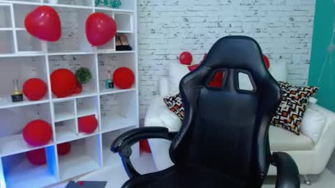 Snapshot of miss_shaira chatting on 02-15-26, 01:02 Shaira online show from 02-15-26, 01:02