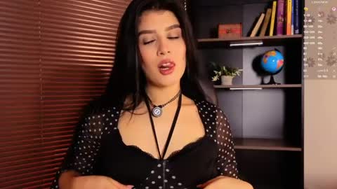 Snapshot of missatenea2 chatting on 05-28-26, 01:08 Laura online show from 05-28-26, 01:08