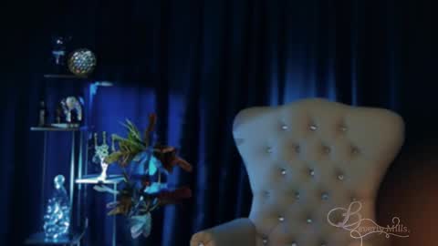 Snapshot of missbeverlymills chatting on 04-30-26, 04:41 The divine Beverly online show from 04-30-26, 04:41
