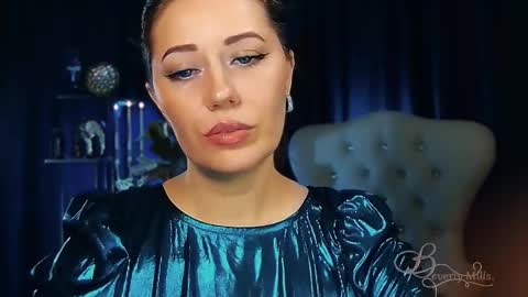 Snapshot of missbeverlymills chatting on 05-01-26, 05:12 The divine Beverly online show from 05-01-26, 05:12