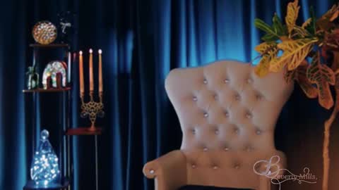 Snapshot of missbeverlymills chatting on 05-25-26, 10:54 The divine Beverly online show from 05-25-26, 10:54