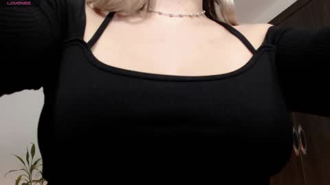 Snapshot of missblair12 chatting on 02-13-25, 11:58 MissBlair online show from 02-13-25, 11:58