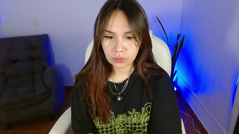 Snapshot of missdaphnee chatting on 10-19-25, 03:01 Daphne online show from 10-19-25, 03:01