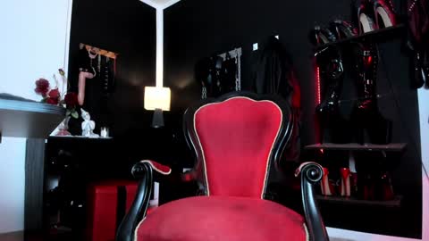 Missdarklady online show from 01-31-25, 01:43