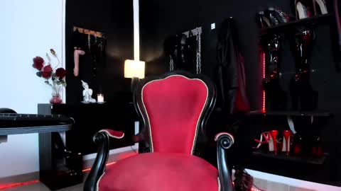 Missdarklady online show from 02-11-25, 09:56