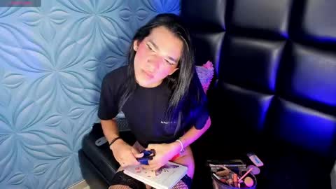 Snapshot of missdolllive chatting on 06-07-26, 01:37 Dolly online show from 06-07-26, 01:37
