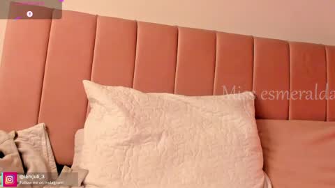 Snapshot of missesmeralda chatting on 04-21-26, 02:51 Julieta Arboleda but i like call me esme online show from 04-21-26, 02:51