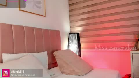Snapshot of missesmeralda chatting on 05-13-26, 11:11 Julieta Arboleda but i like call me esme online show from 05-13-26, 11:11