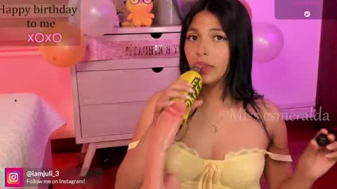Snapshot of missesmeralda chatting on 05-16-26, 01:13 Julieta Arboleda but i like call me esme online show from 05-16-26, 01:13