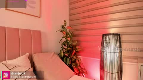 Snapshot of missesmeralda chatting on 05-29-26, 11:03 Julieta Arboleda but i like call me esme online show from 05-29-26, 11:03