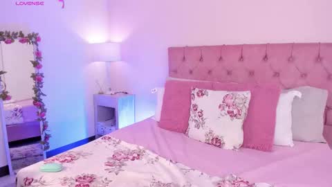 Melany Hiller online show from 11-05-25, 02:44