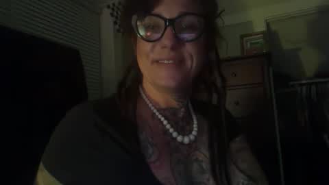 misshoneybadger333 online show from 11-15-25, 04:21