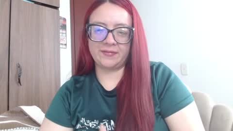 Snapshot of misslady__eva chatting on 06-30-26, 01:45 eva online show from 06-30-26, 01:45