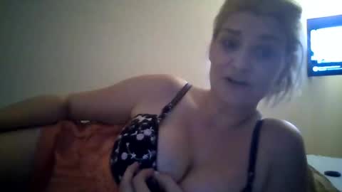 Misslicks online show from 10-25-25, 01:46