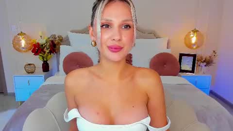Snapshot of misslou_ chatting on 06-25-26, 05:07 Lou online show from 06-25-26, 05:07