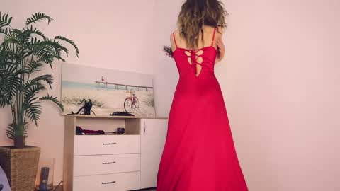 Snapshot of misslullu chatting on 02-05-25, 01:54 Lullu online show from 02-05-25, 01:54